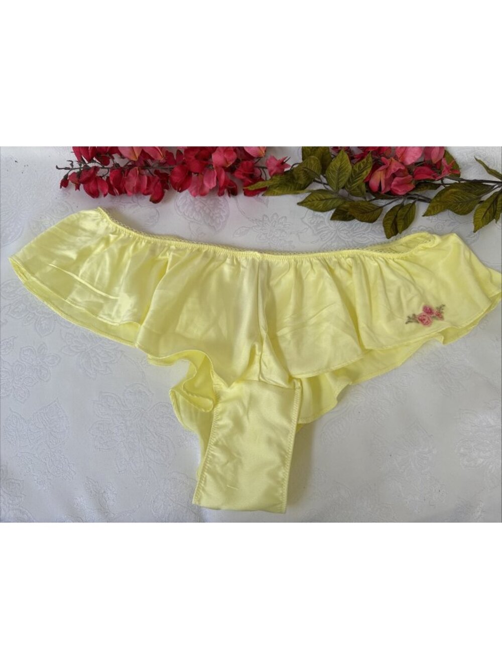 VICTORIA'S SECRET XL SILKY YELLOW CHEEKY HI LEG BRAZILIAN SUMMER PANTIES NWT